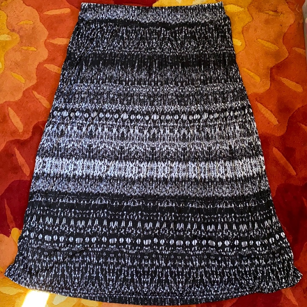 Black and white long soft skirt